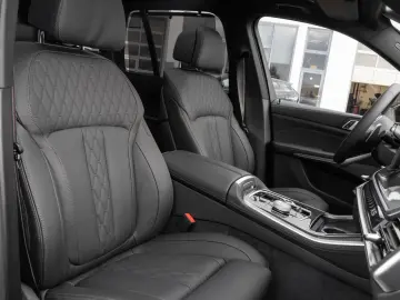 BMW X5 xDrive40d M package H&K AHK