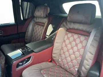 Rolls Royce Cullinan Black Badge - LIVRARE RAPIDA