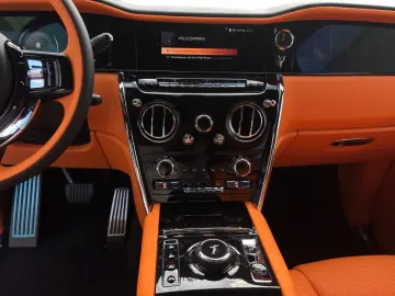 Rolls-Royce Cullinan - LIVRARE RAPIDA