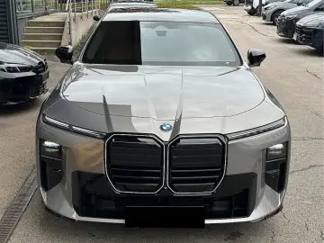 BMW 740 i xDrive Limousine M-Paket PRO