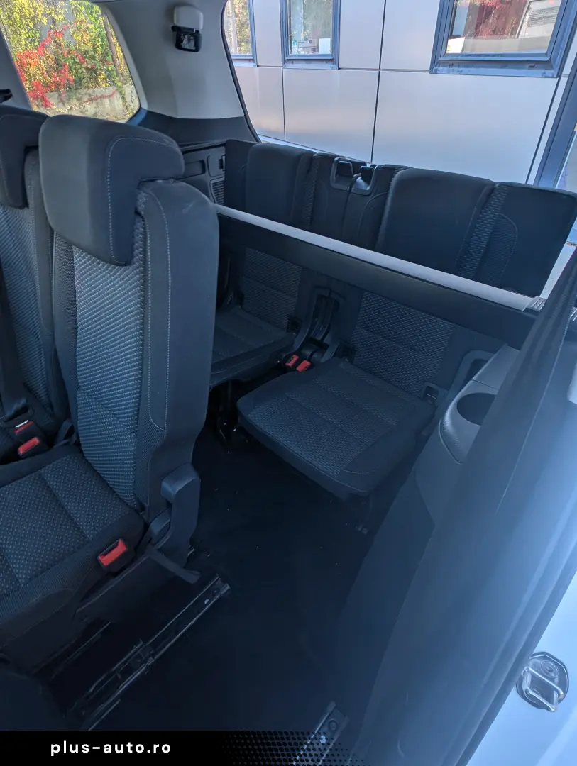 Volkswagen Touran 2.0 Tdi DSG 7 LOCURI