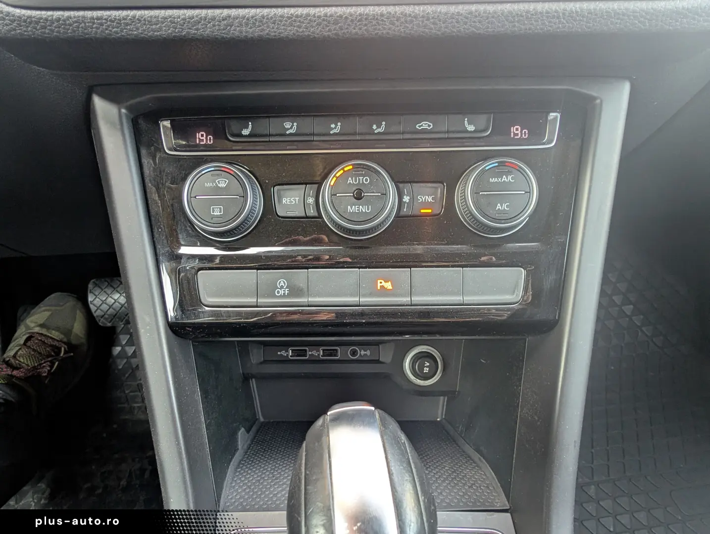 Volkswagen Touran 2.0 Tdi DSG 7 LOCURI