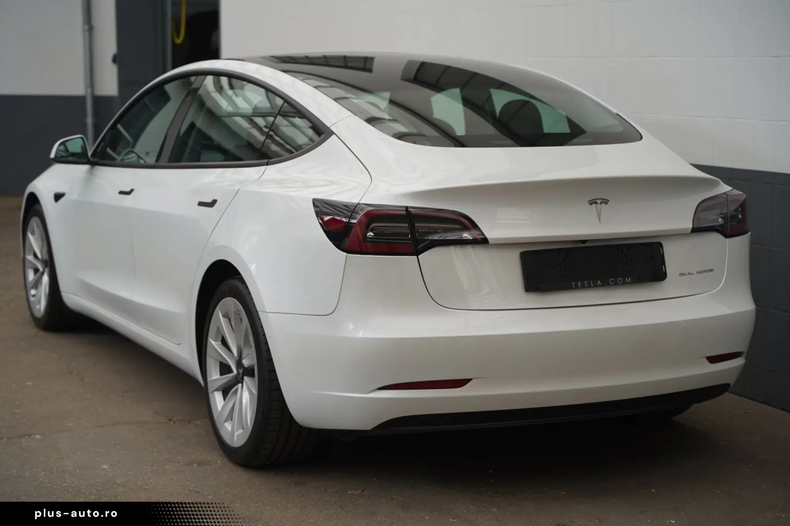 TESLA Model 3 Long Range AWD   19-Zoll