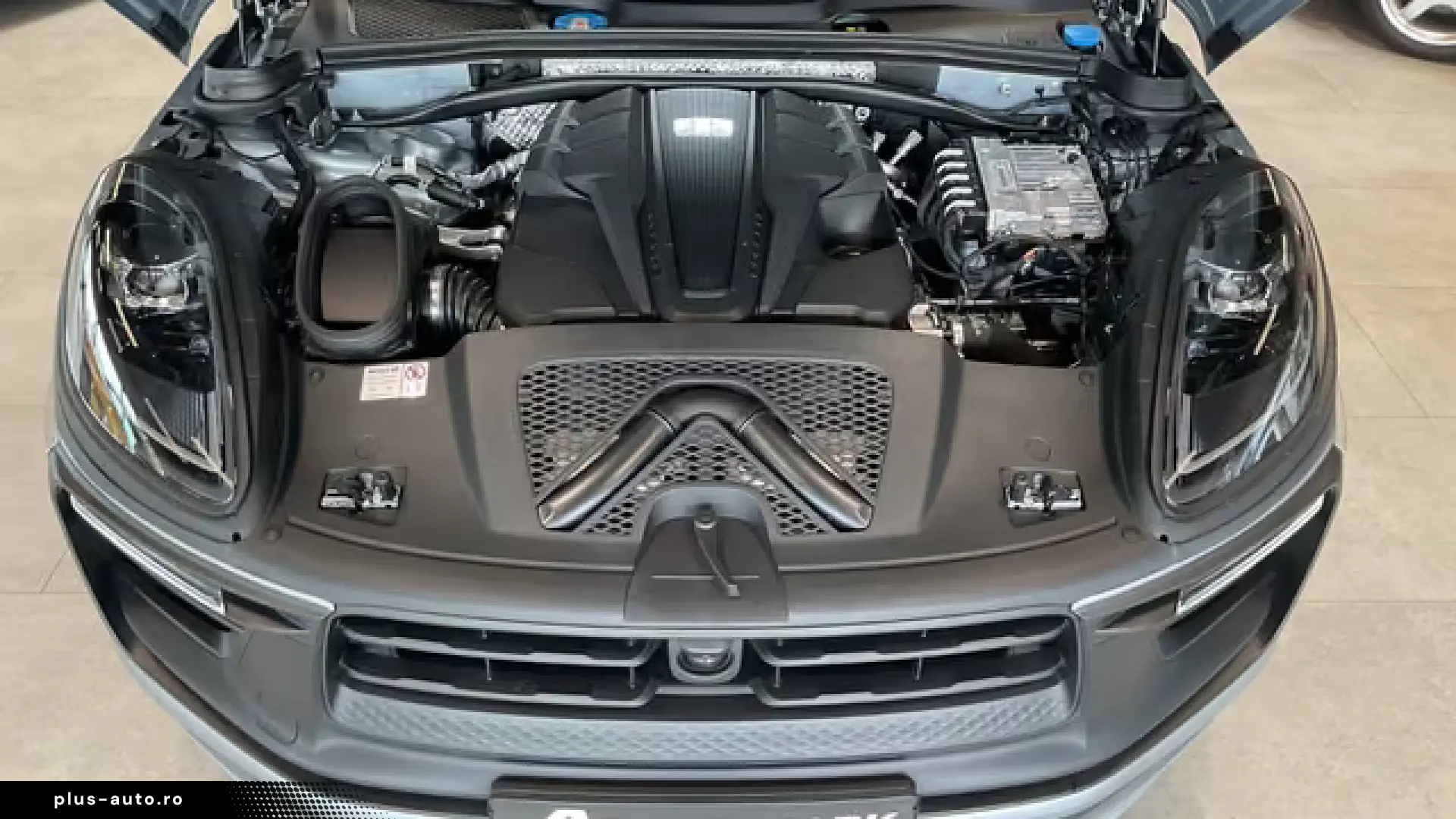 Porsche Macan GTS AHK BOSE PASM Pano 21  360