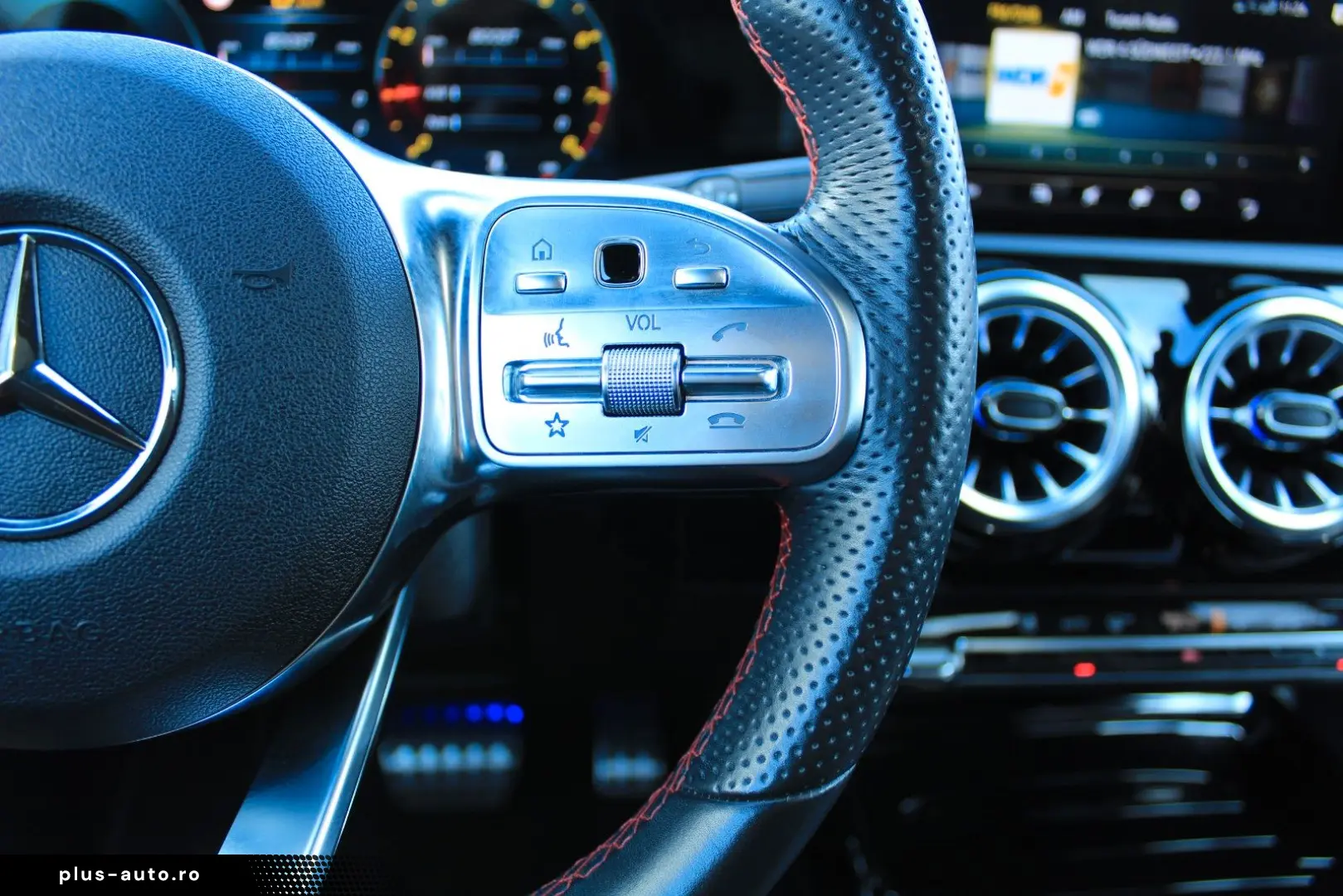 MERCEDES-BENZ CLA35 AMG 4MATIC PANO AMBIENTE BURMESTER NIGHT