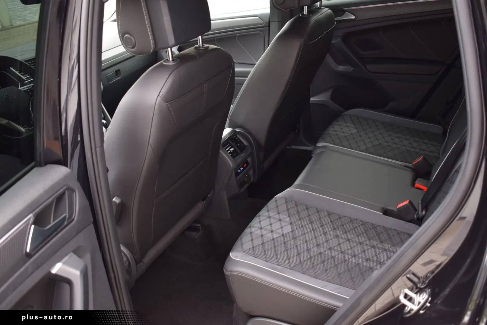 VW Tiguan R-Line eHybrid AHK ACC 360Cam FullBlack