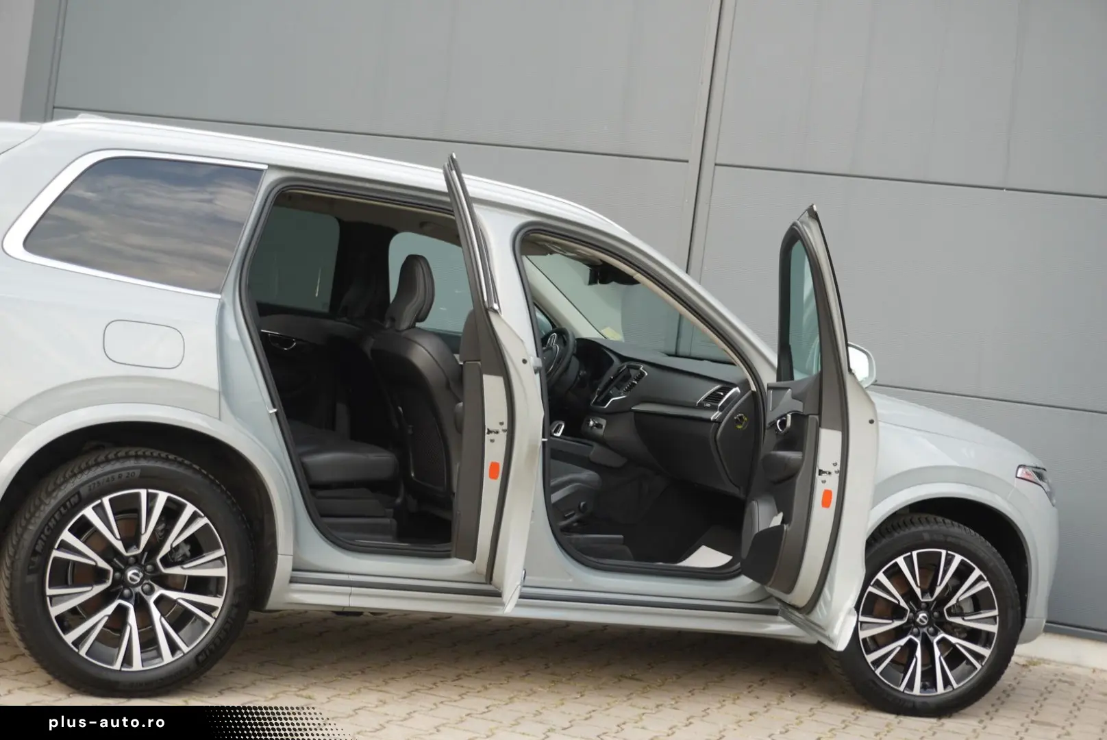 VOLVO XC90 Recharge Plug-In Hybrid AWD AHK 20Zoll LED