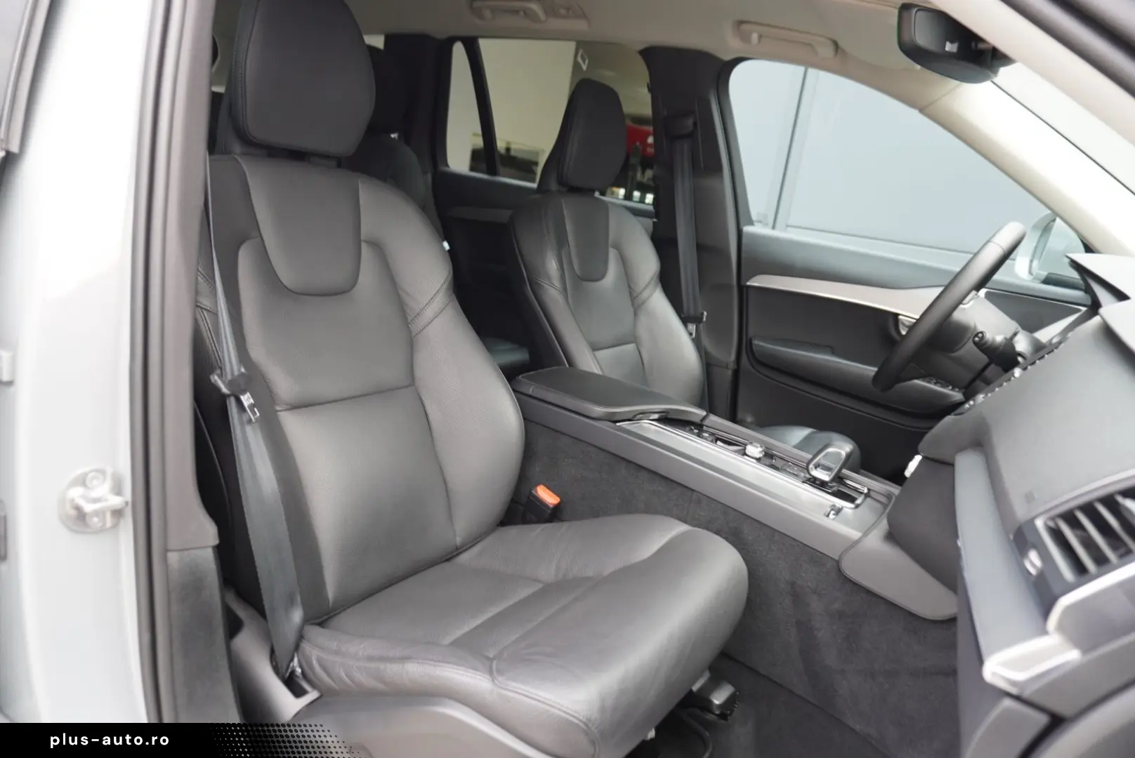 VOLVO XC90 Recharge Plug-In Hybrid AWD AHK 20Zoll LED