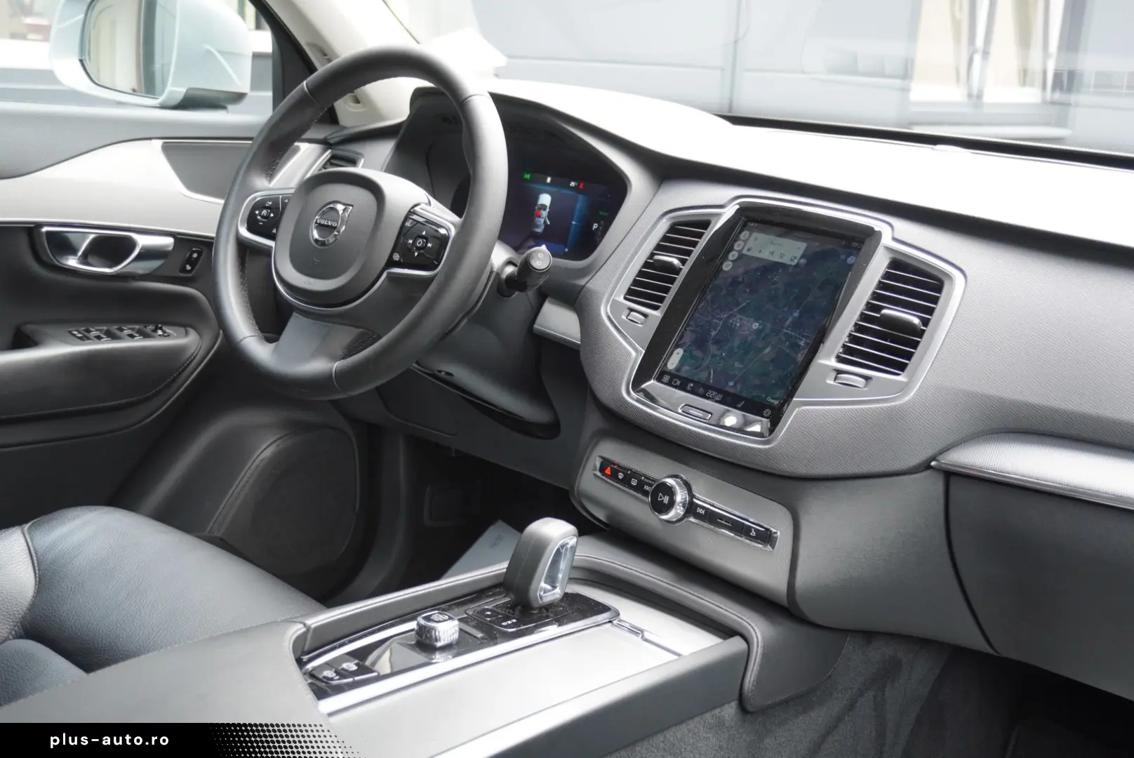 VOLVO XC90 Recharge Plug-In Hybrid AWD AHK 20Zoll LED
