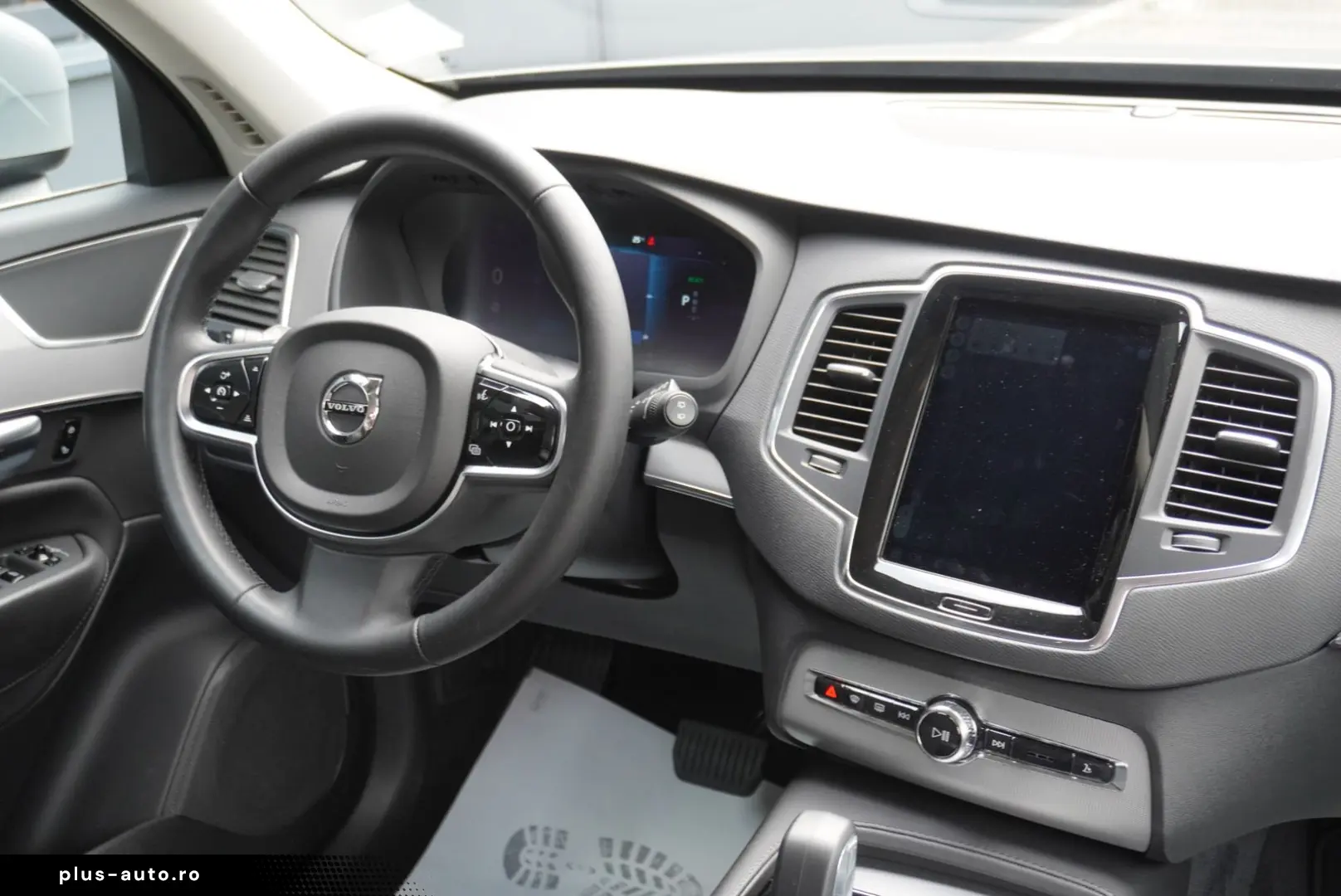 VOLVO XC90 Recharge Plug-In Hybrid AWD AHK 20Zoll LED