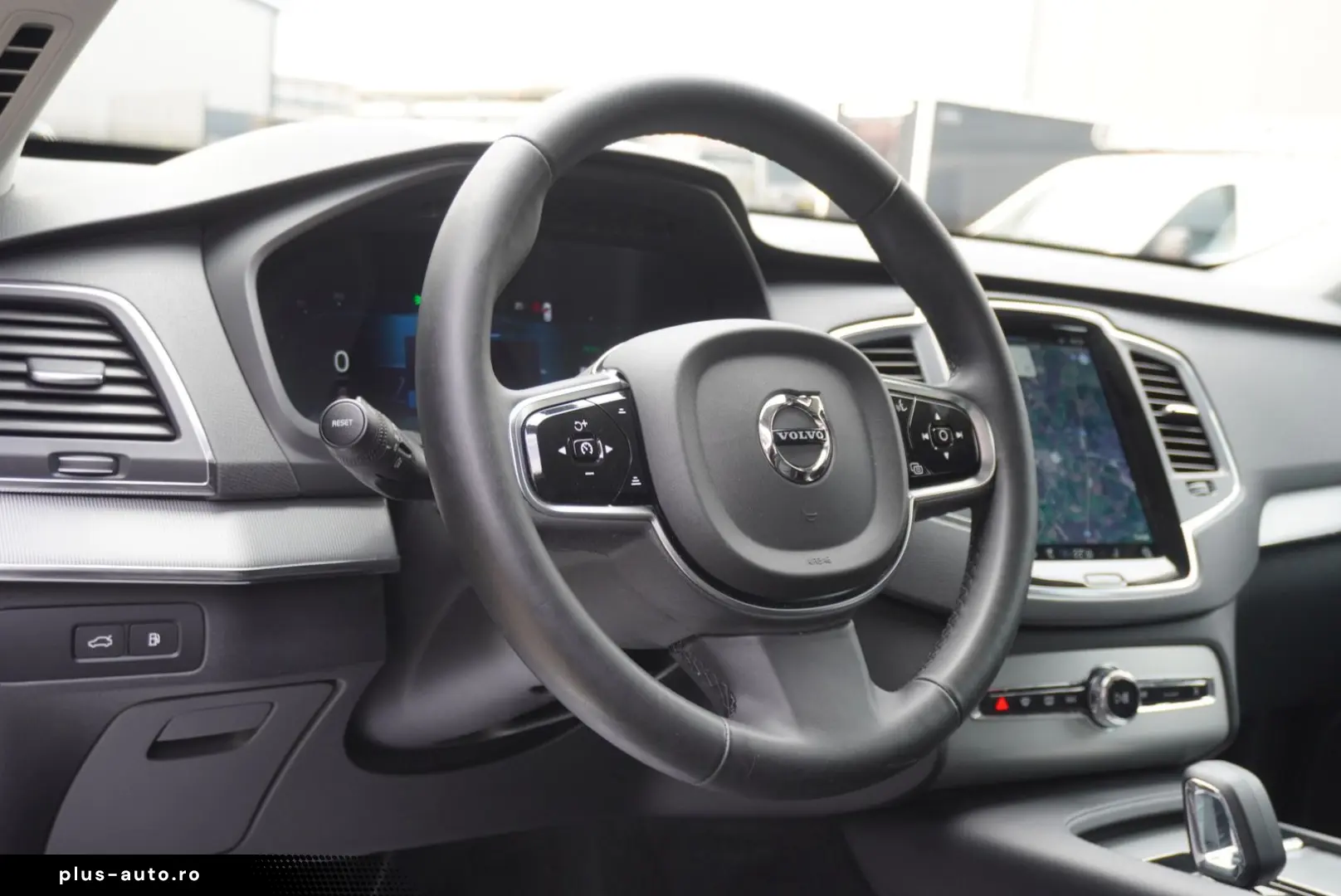 VOLVO XC90 Recharge Plug-In Hybrid AWD AHK 20Zoll LED