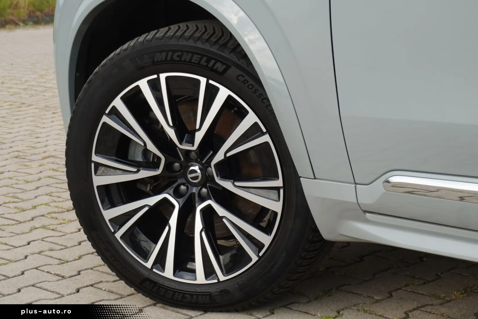 VOLVO XC90 Recharge Plug-In Hybrid AWD AHK 20Zoll LED
