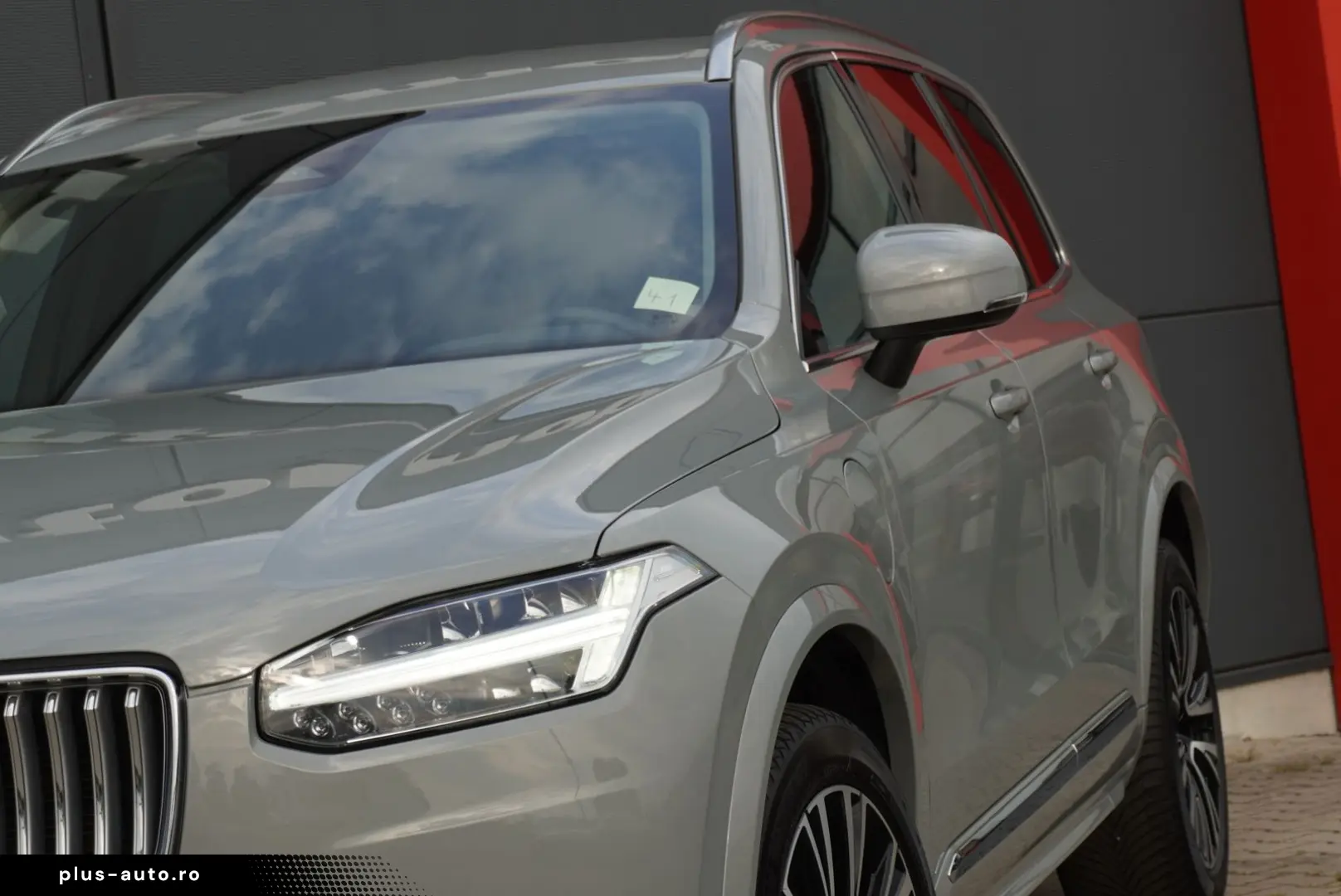 VOLVO XC90 Recharge Plug-In Hybrid AWD AHK 20Zoll LED
