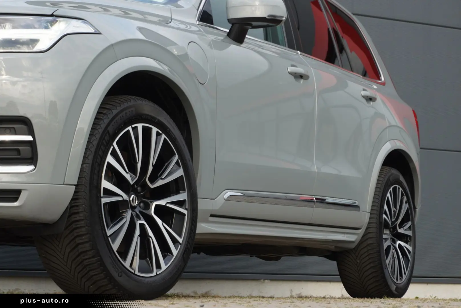 VOLVO XC90 Recharge Plug-In Hybrid AWD AHK 20Zoll LED