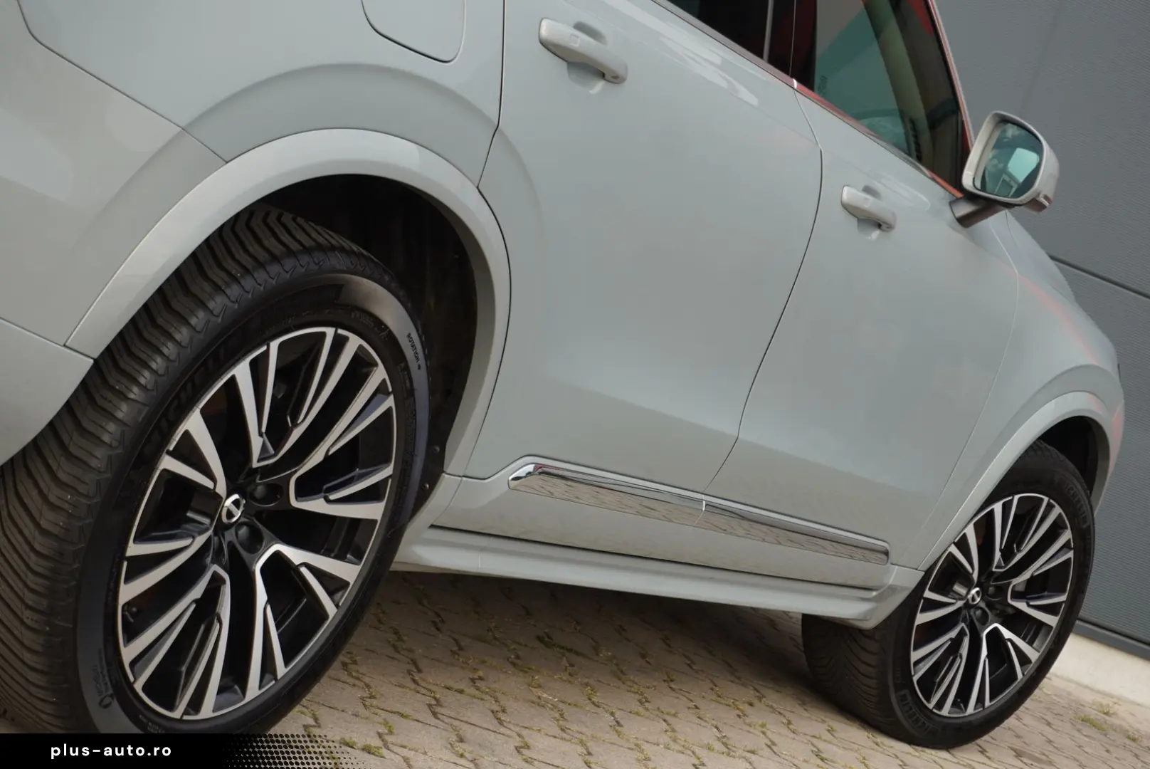 VOLVO XC90 Recharge Plug-In Hybrid AWD AHK 20Zoll LED