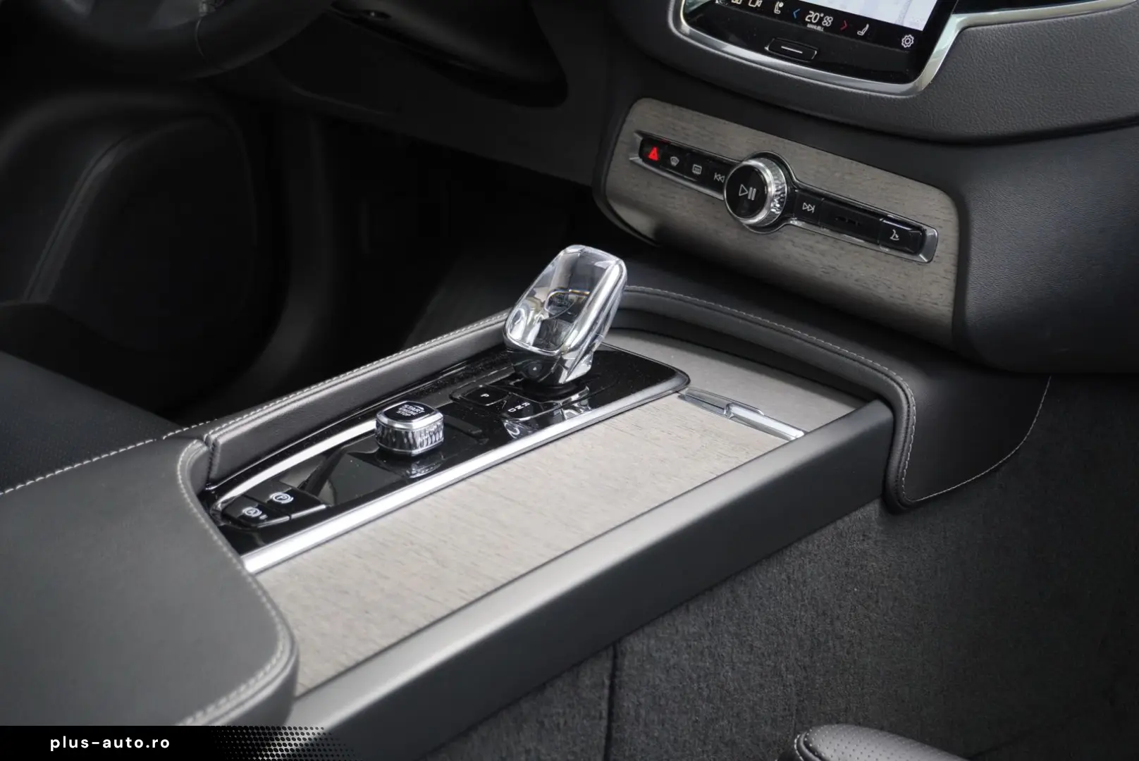 VOLVO XC90 Ultimate Dark PlugIn Hybrid AWD Voll UPE108