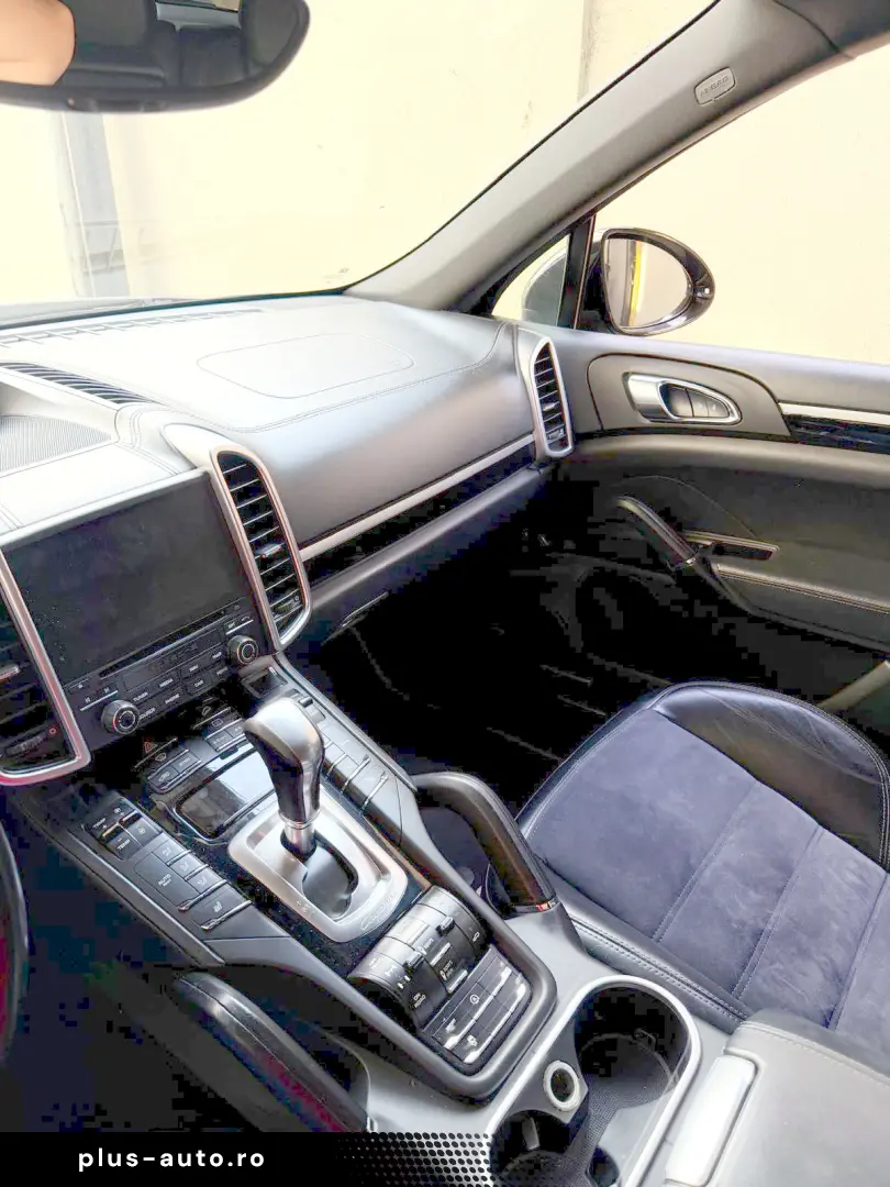 Porsche Cayenne Platinum Edition