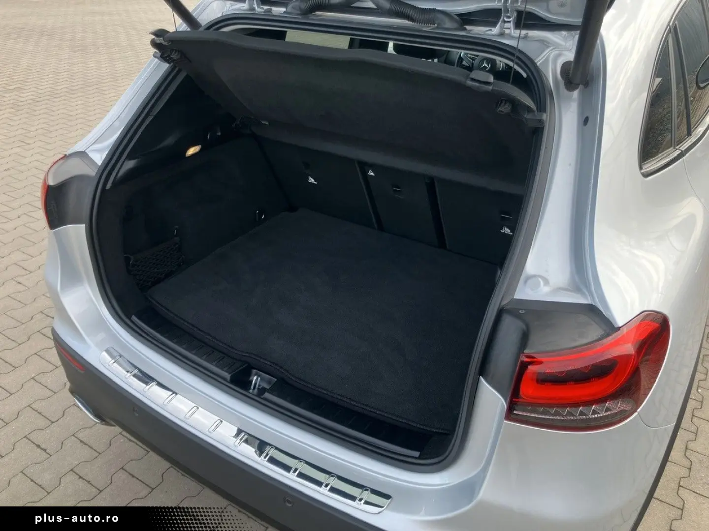 MERCEDES-BENZ GLA 250 4Matic LED NAVI PDC KAMERA 1-HAND