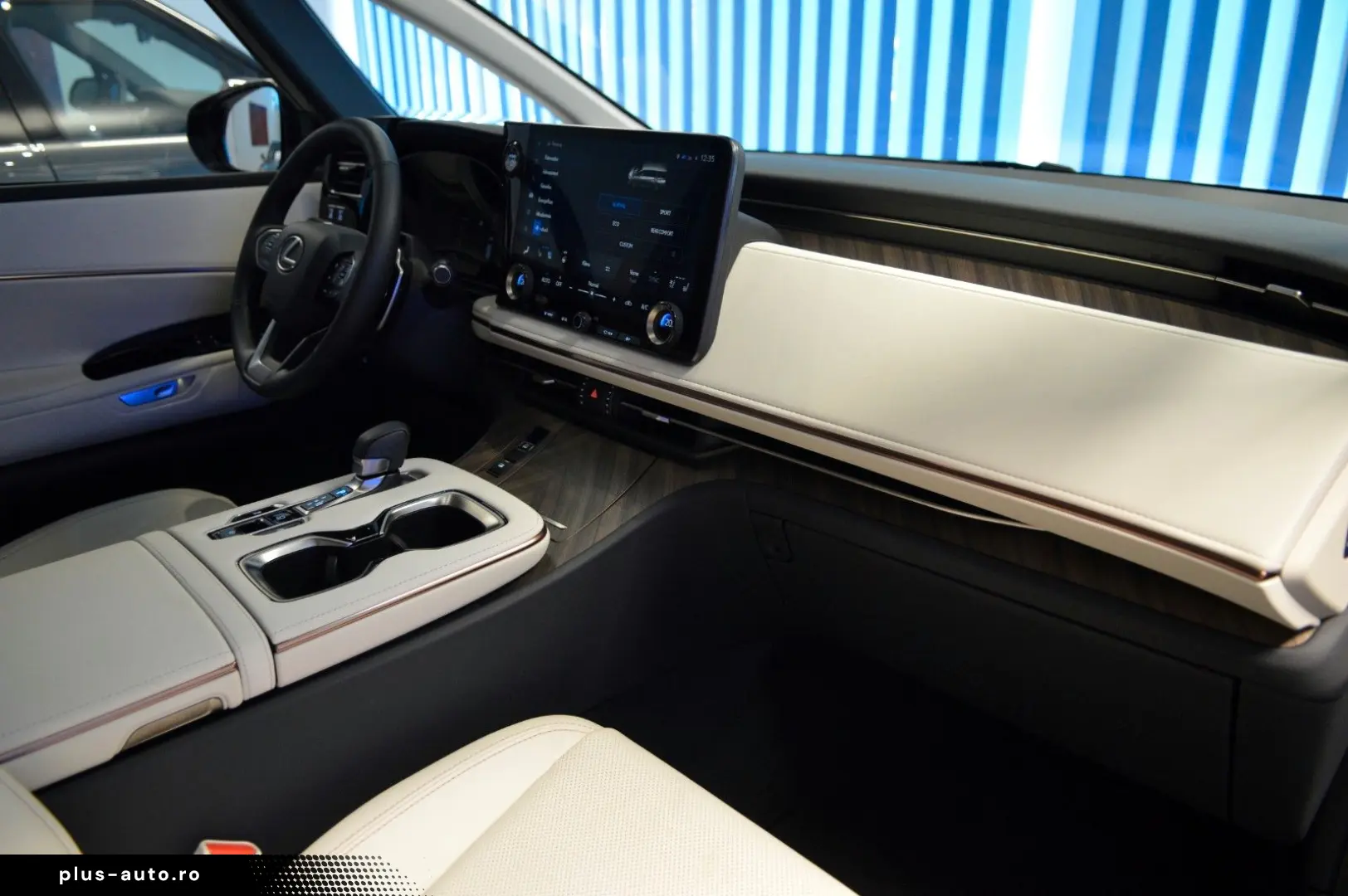 LEXUS LM 2025 — imagine 22