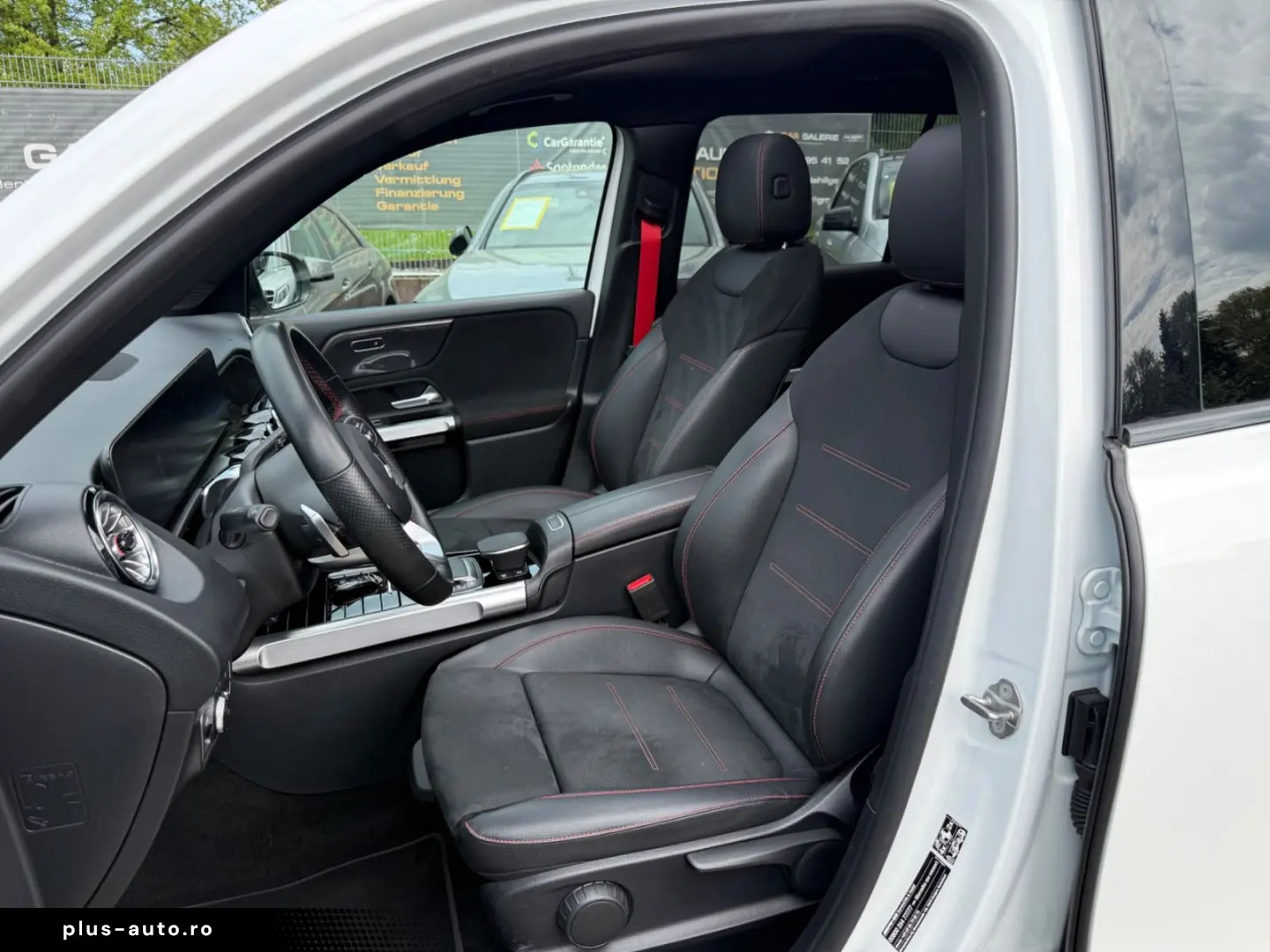 MERCEDES-BENZ GLB 35 AMG 4Matic LED Night-Paket PANO KAMERA