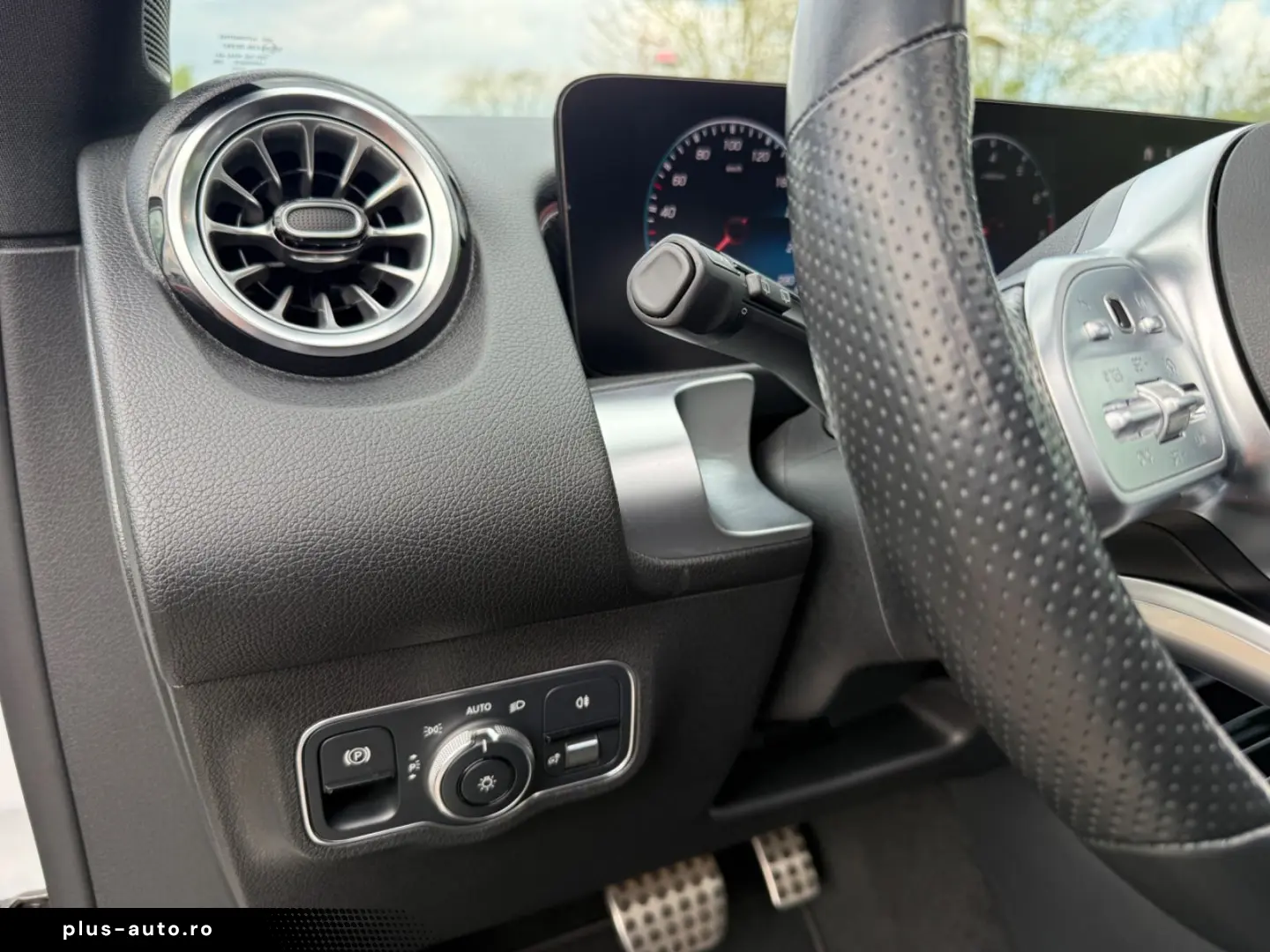 MERCEDES-BENZ GLB 35 AMG 4Matic LED Night-Paket PANO KAMERA
