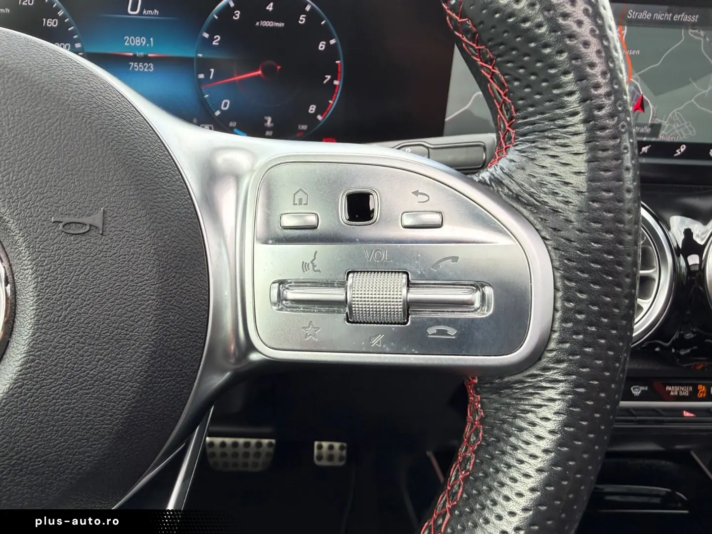 MERCEDES-BENZ GLB 35 AMG 4Matic LED Night-Paket PANO KAMERA