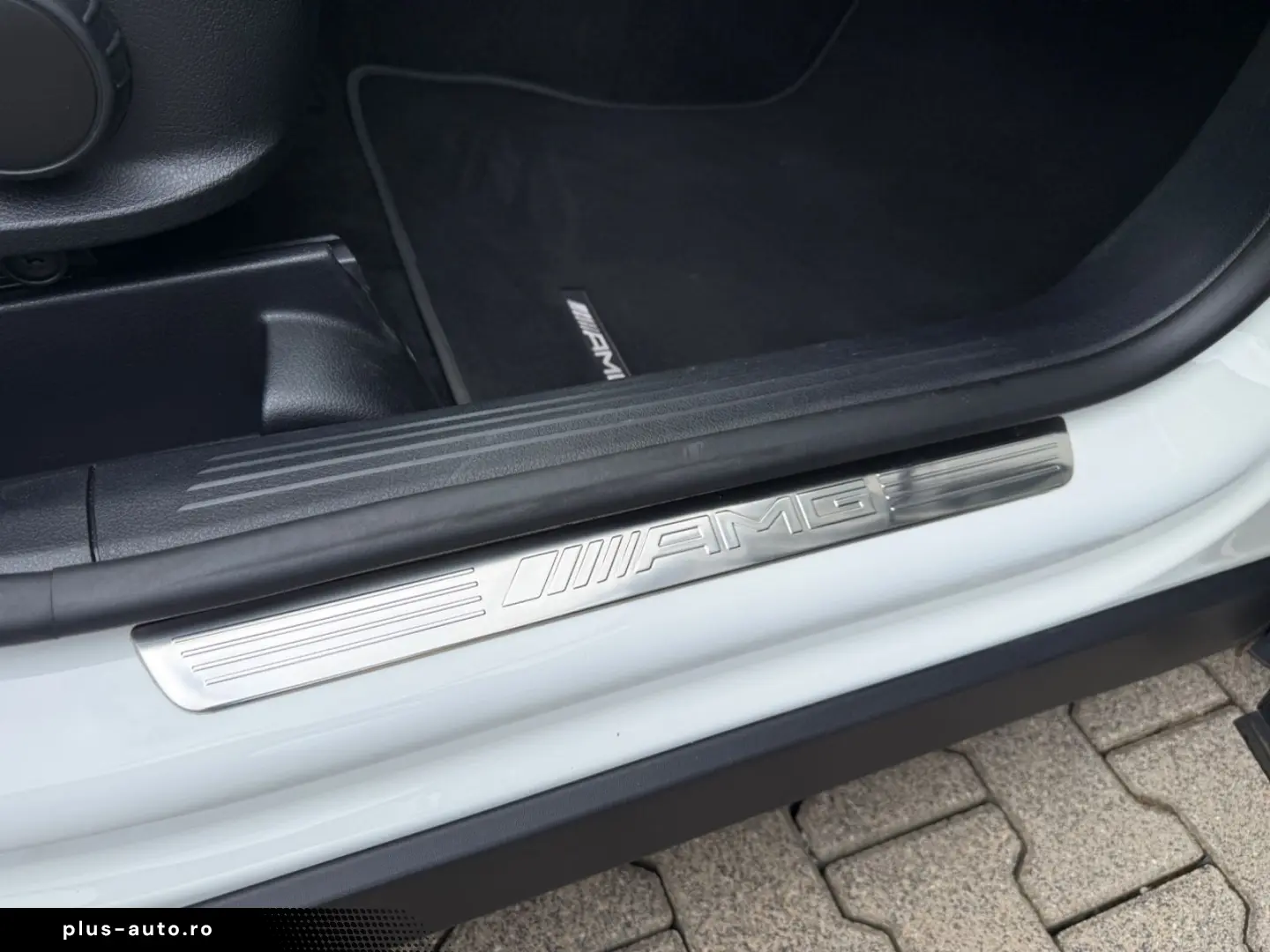 MERCEDES-BENZ GLB 35 AMG 4Matic LED Night-Paket PANO KAMERA