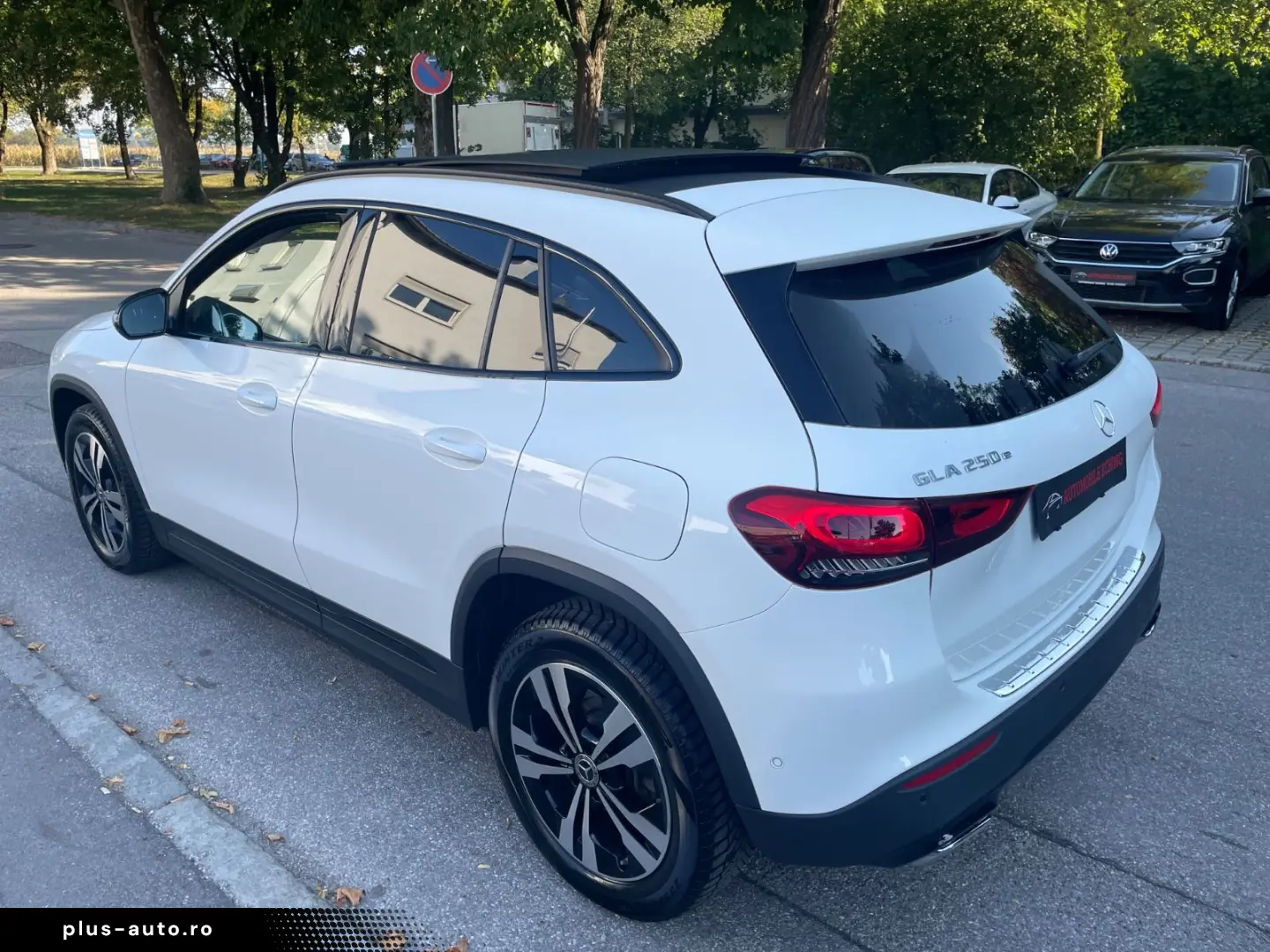 MERCEDES-BENZ GLA 250e EQ Pano Navi Kam LED HeadUp