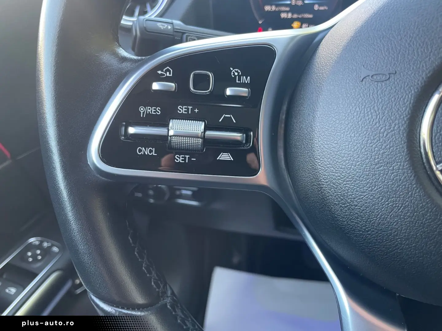 MERCEDES-BENZ GLA 250e EQ Pano Navi Kam LED HeadUp