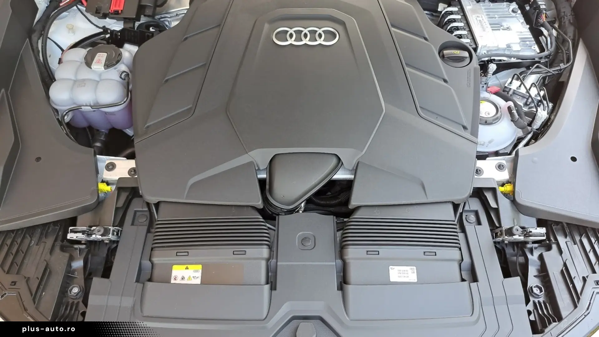 Audi Q8 TFSie quattro tiptr. S line PANO AHK 22  AIR