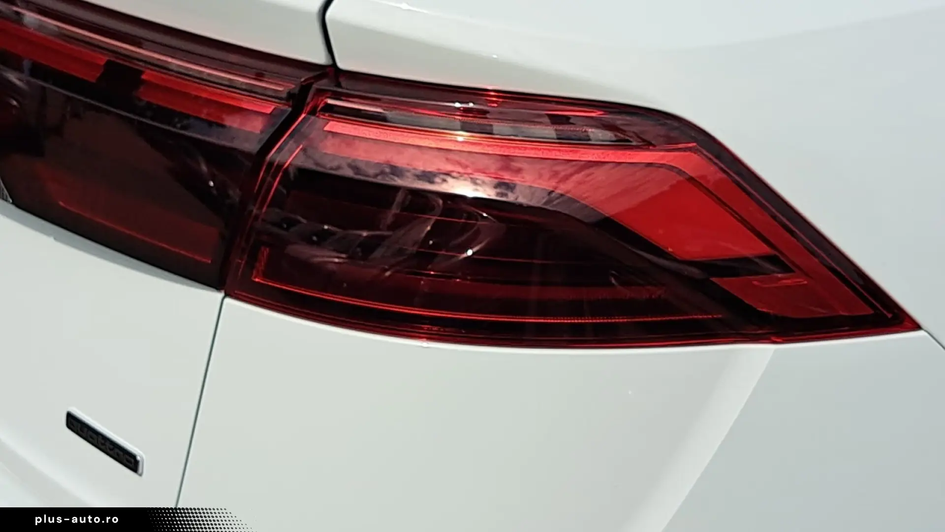 Audi Q8 TFSie quattro tiptr. S line PANO AHK 22  AIR
