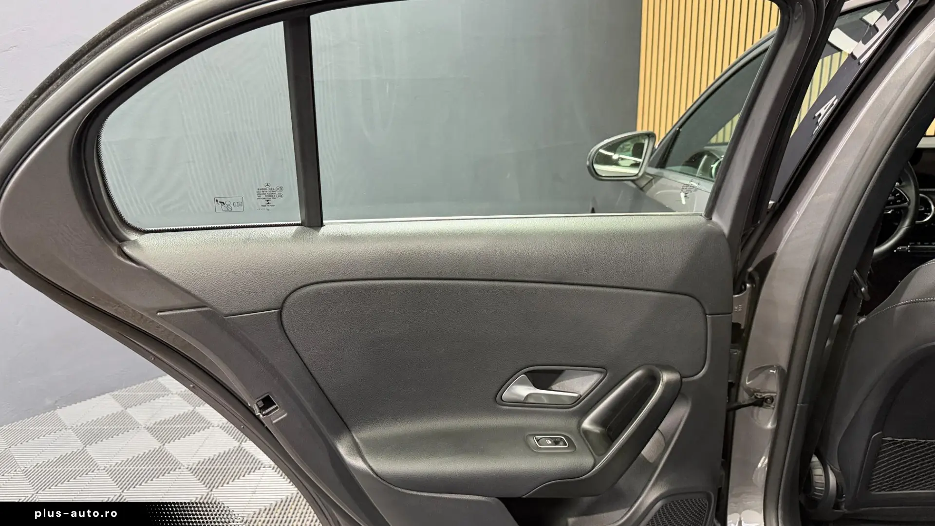 MERCEDES-BENZ A 250E BUSINESS SOLUTION