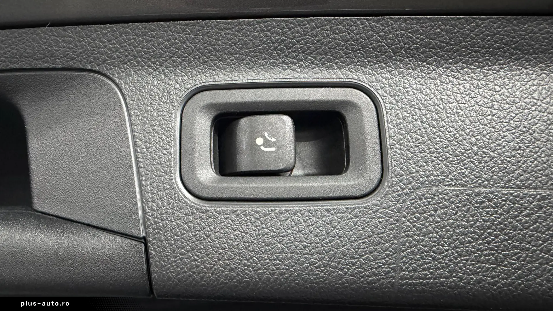 MERCEDES-BENZ A 250E BUSINESS SOLUTION