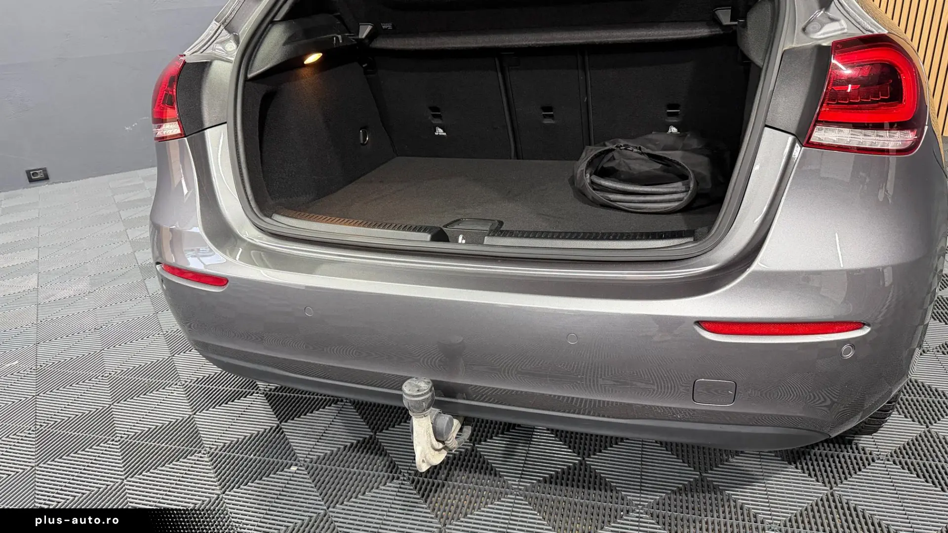MERCEDES-BENZ A 250E BUSINESS SOLUTION