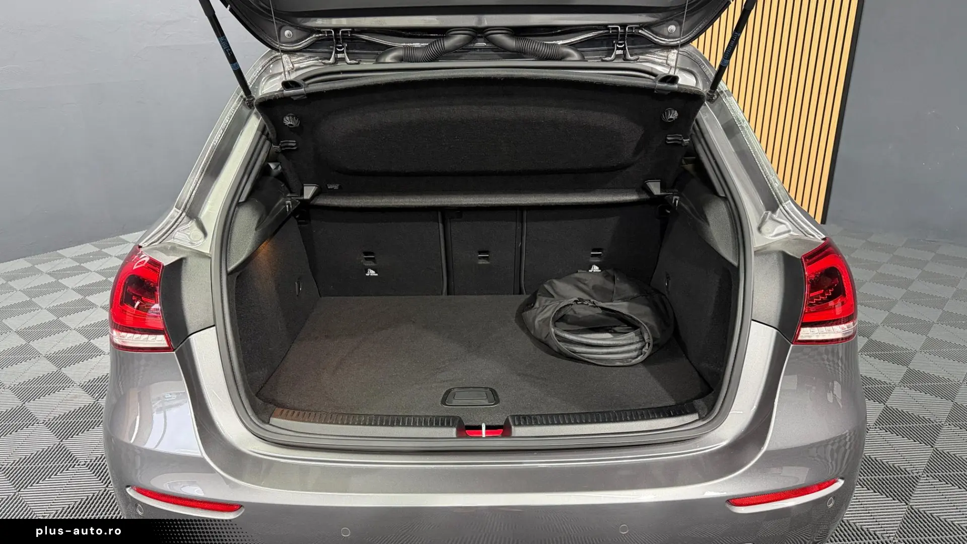 MERCEDES-BENZ A 250E BUSINESS SOLUTION