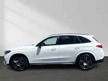 MERCEDES-BENZ GLC 200 4M AMG Line Night DigitalLight…