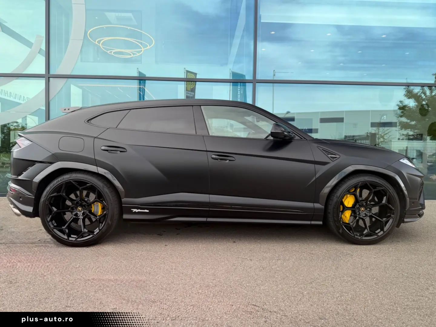 LAMBORGHINI URUS 2023 — imagine 6