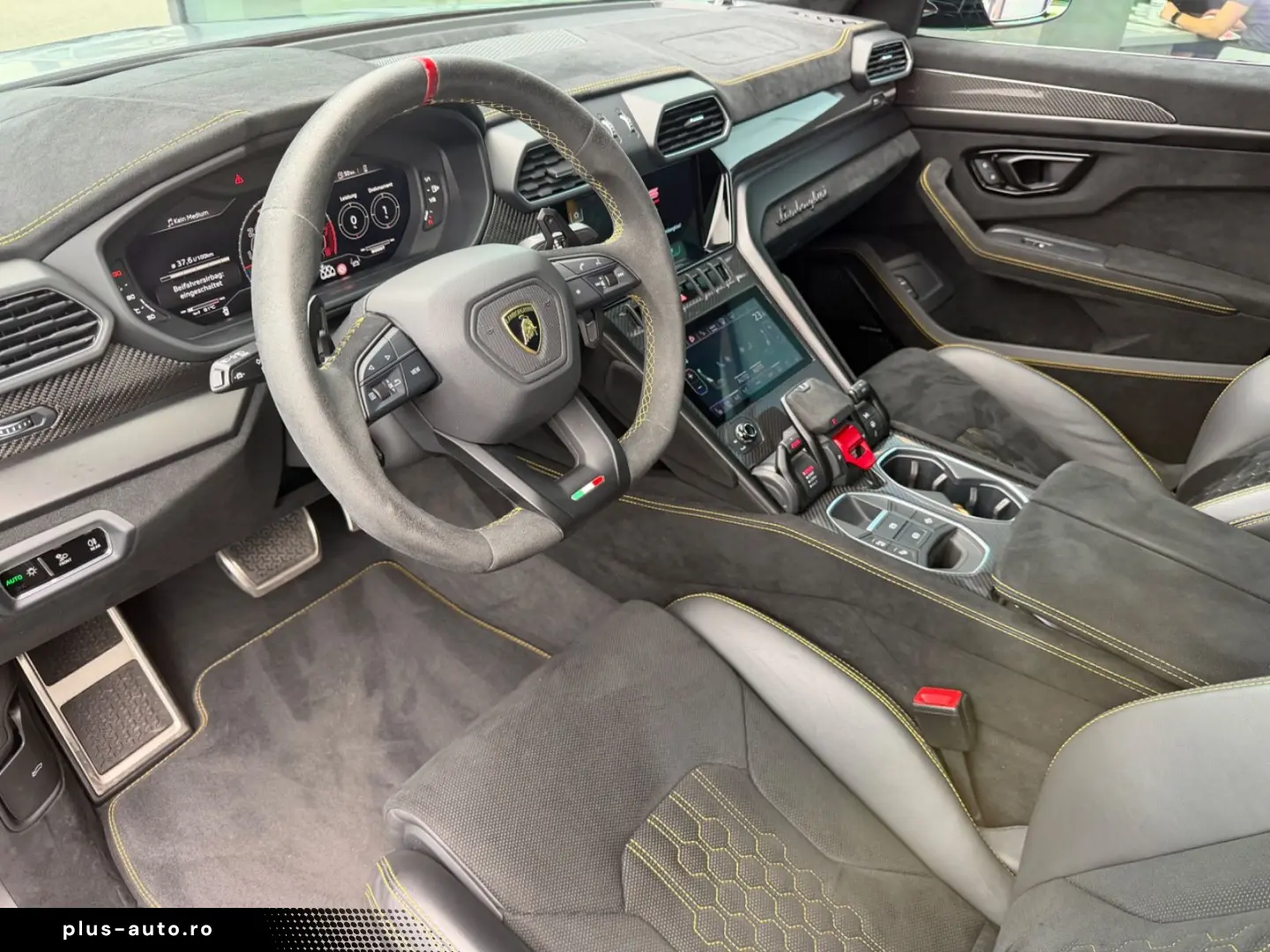 LAMBORGHINI URUS 2023 — imagine 11