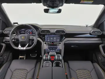 LAMBORGHINI S   AKRAPOVIC   PANO   B & O   MASSAGE   WARANTY