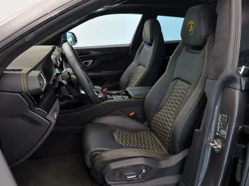 LAMBORGHINI S   AKRAPOVIC   PANO   B & O   MASSAGE   WARANTY