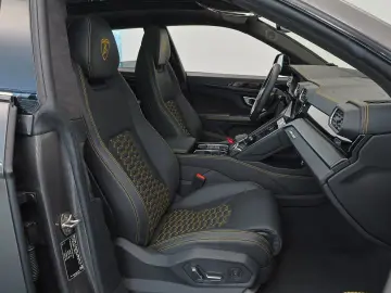 LAMBORGHINI S   AKRAPOVIC   PANO   B & O   MASSAGE   WARANTY