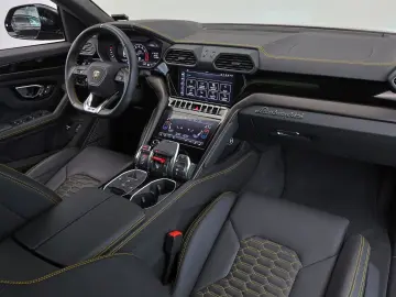 LAMBORGHINI S   AKRAPOVIC   PANO   B & O   MASSAGE   WARANTY