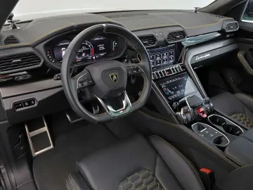 LAMBORGHINI S   AKRAPOVIC   PANO   B & O   MASSAGE   WARANTY