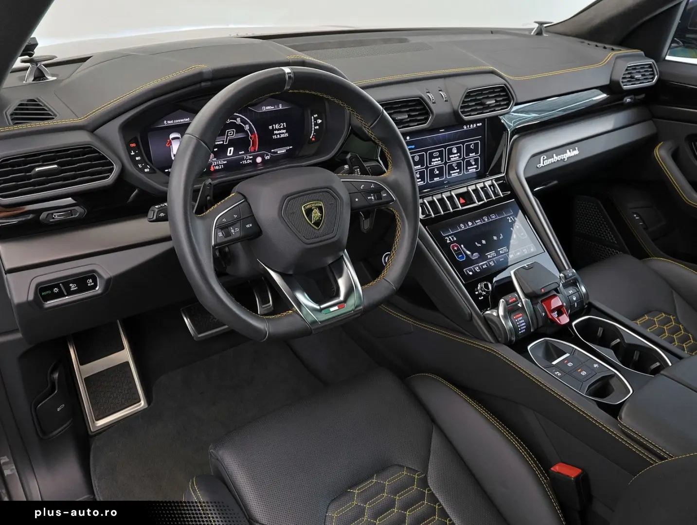 LAMBORGHINI URUS 2023 — imagine 13