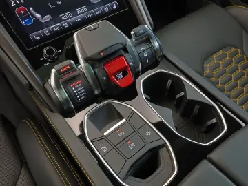 LAMBORGHINI S   AKRAPOVIC   PANO   B & O   MASSAGE   WARANTY
