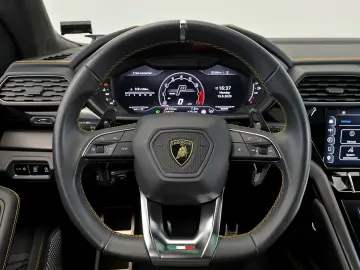 LAMBORGHINI S   AKRAPOVIC   PANO   B & O   MASSAGE   WARANTY