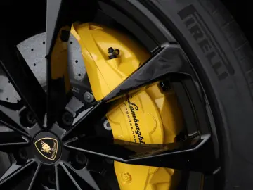 LAMBORGHINI S   AKRAPOVIC   PANO   B & O   MASSAGE   WARANTY