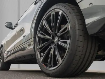 AUDI Q8 50 TDI S line Quattro Matrix