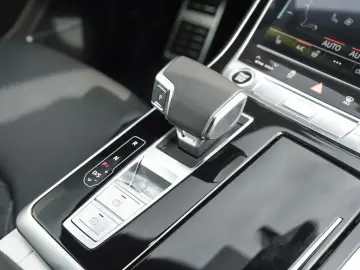 AUDI Q8 50 TDI S line Quattro Matrix