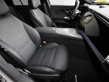 MERCEDES-BENZ E 450 d 4M T AMG Standhz. 360  LED AHK Pano